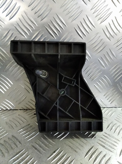 4D0807571 Крепление бампера Audi A8 1994-1998 1998