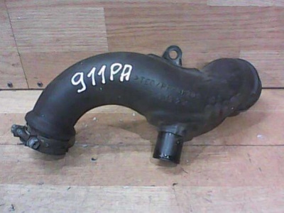 RF5G13230 Патрубок интеркулера Mazda MPV - 2 поколение {рестайлинг} (2003-2006) 2004 RF5G 13 230