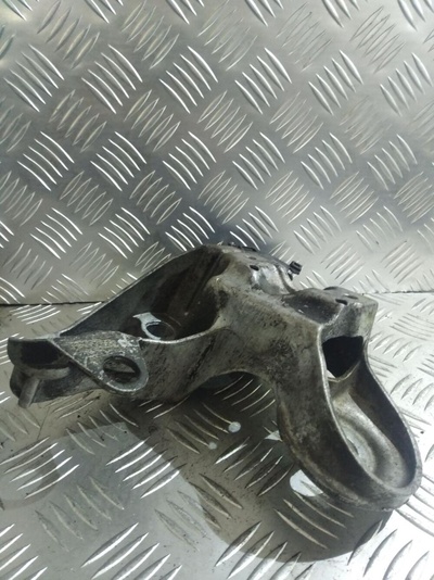 4B0199352B Кронштейн двигателя Audi A6 C5 1997-2001 1999