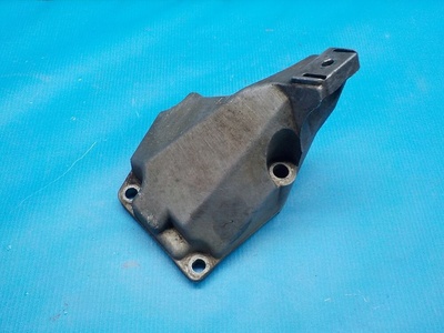 8D0199307K Кронштейн двигателя левый Audi A6 (C5) 1997-2004