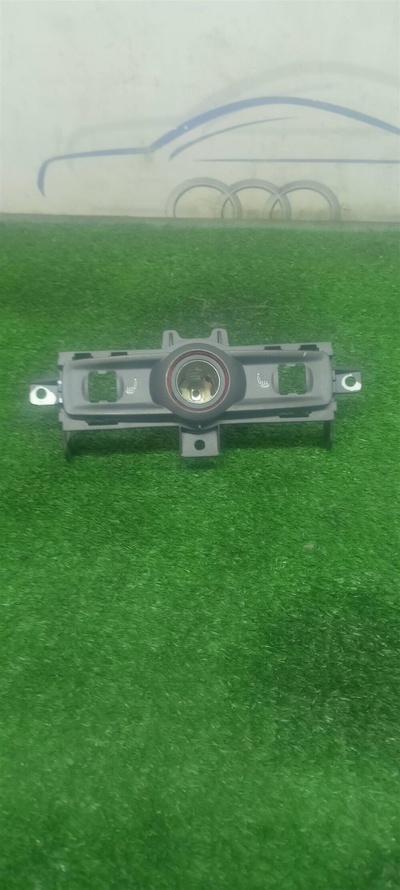 4F0863351F гнездо прикуривателя Audi A6 (C6 4F) 2004-2011 2006