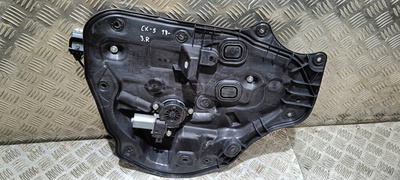 KB7W72590 Стеклоподъемник CX-5 (17-) задний R б/у (арт. )