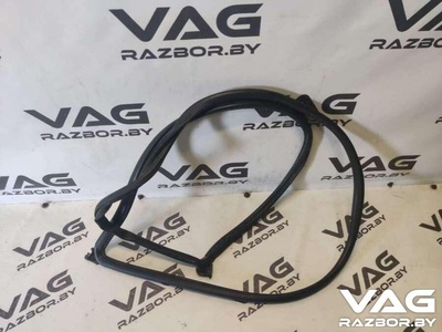 7L6823707C Уплотнитель капота Volkswagen Touareg 1 2007
