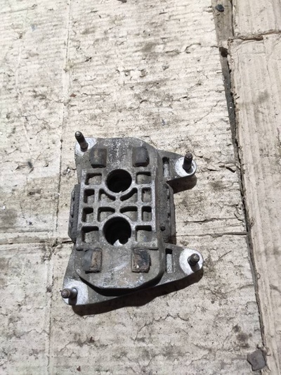 4F0399151 Кронштейн КПП Audi A6 C6 (S6,RS6) 2004