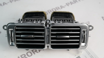 LR038821 Дефлектор обдува задних пассажиров в центральном подлокотнике Land Rover Range Rover 30DDTX L405 2012