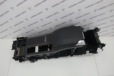 LR079057 Консоль центрального подлокотника в сборе (Длинная база) Land Rover Range Rover 30DDTX L405 2012
