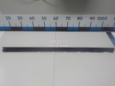 1T0837472B5AP Уплотнитель стекла двери VAG Touareg (2010 - 2018)