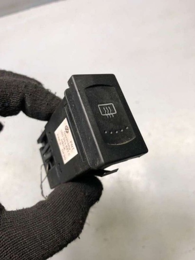 3B0959621C Кнопка подогрева заднего стекла Audi A6 C5 (S6,RS6) 1999