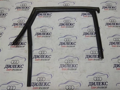 8R0839440G уплотнитель стекла двери Audi Q5 2011