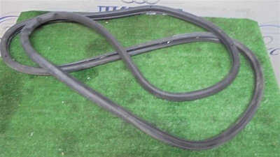 7l0839911e уплотнитель двери VW Touareg 2002-2010