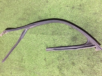 4G0837439 уплотнитель стекла двери Audi A6 C7 2011