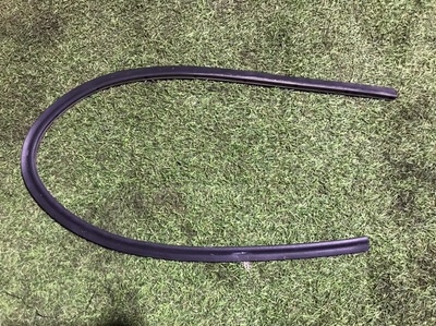 51357182301 уплотнитель двери BMW 5 F10 2016