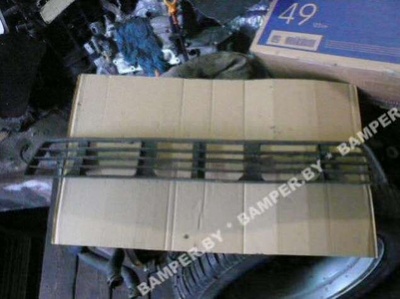 8D0807683 Заглушка (решетка) в бампер передний Audi A4 1999