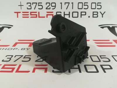 106133100B Кронштейн Tesla Model S 2021 1061331-00-B