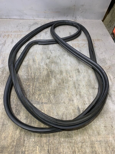 A6397330298 Уплотнитель двери MERCEDES V-CLASS W639 2007 , A6397330398