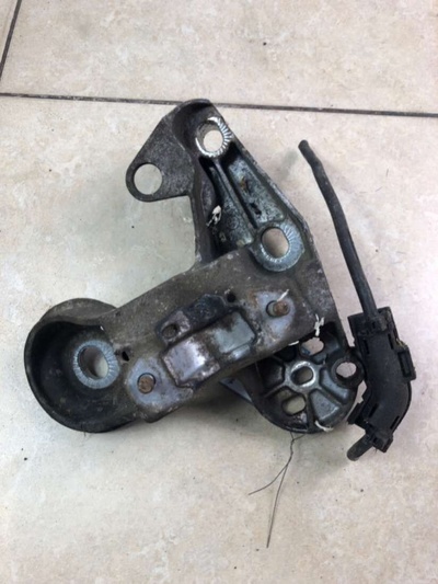 4B0199352A Кронштейн двигателя Audi A4 B5 1997