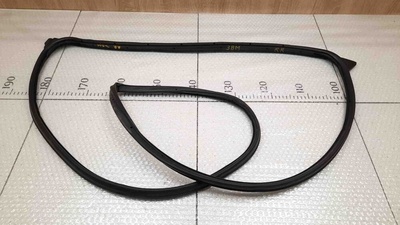 BHN972760C Уплотнитель двери (по двери) задний правый Mazda 3 BM BN 2013-2018 BHN9-72-760C