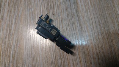 65779159311 датчик удара в двери передней левой BMW 7 2010