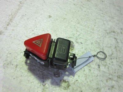 A1688201210 Кнопка аварийной сигнализации Mercedes A-Class (W168) (1997-2004) 2001 ,