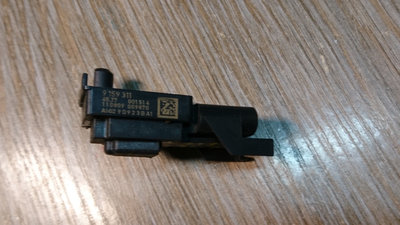 9159311 датчик удара в задней левой двери BMW 7 (F01, F02, F03, F04) 2010