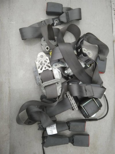 Ремень безопасности Toyota Hilux 2011