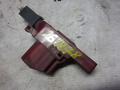 51261373183 Активатор замка двери передней правой BMW 3 E30