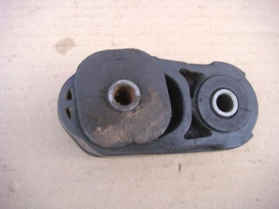 1135041B00 опора двигателя NISSAN ALMERA (N15) 1995-2000 NISSAN ALMERA (N15) 1995-2000 1997 11350-41B00,