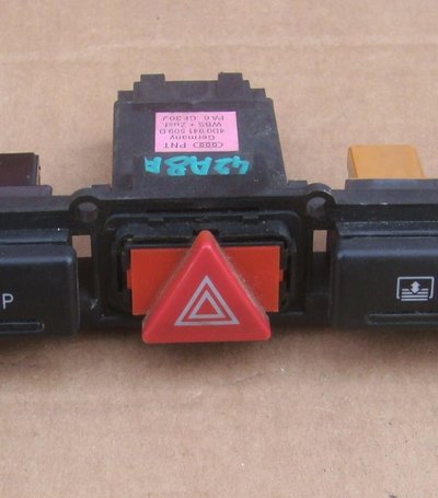 4D0941509D кнопка аварийной сигнализации AUDI A8 (D2) 1994-2003 AUDI A8 (D2) 1994-2003 1999 , Совместимые OEM номера B98