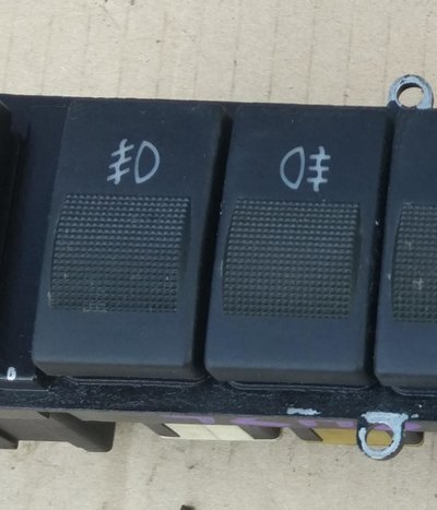 4D0941535 кнопка противотуманки AUDI A8 (D2) 1994-2003 AUDI A8 (D2) 1994-2003 1995 , Совместимые OEM номера BB98