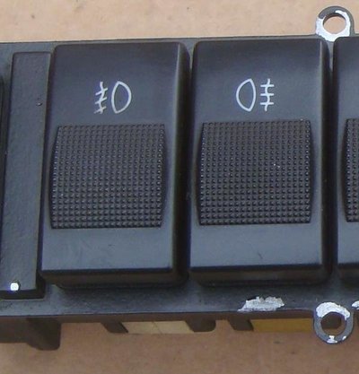 4D0941535 кнопка противотуманки AUDI A8 (D2) 1994-2003 AUDI A8 (D2) 1994-2003 1996 , Совместимые OEM номера BB98
