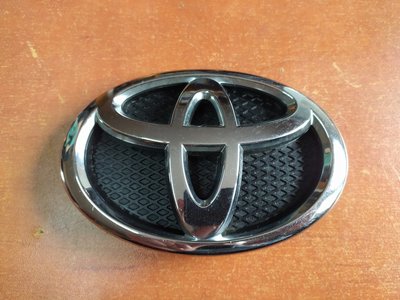 753110D030 почтовая марка эмблема toyota yaris 05 - 11