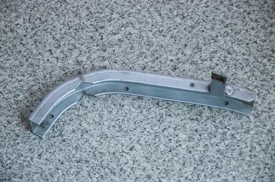 4D0821138C audi a8 d2 кронштейн бампера правый
