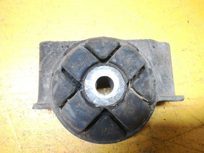 893399151A Подушка крепления КПП Audi 80 B3/8A (1986-1991) 1990
