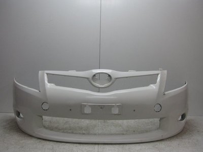 5211902A90 бампер Toyota Auris 2009-2012
