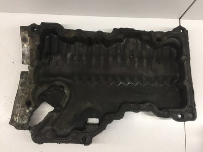04L103660D Крышка масляного поддона Volkswagen Passat B8 2014-