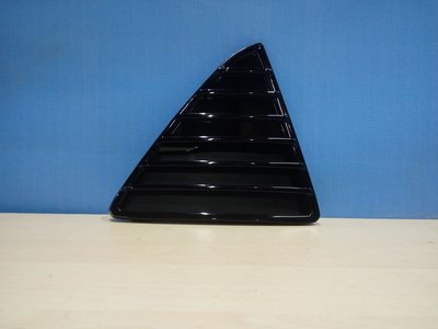 1718736 Решетка в бампер нижняя правая Ford Focus 3 2011-нв