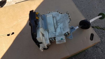 4F1837016E audi a6 c6 a3 a4 замок двери правый