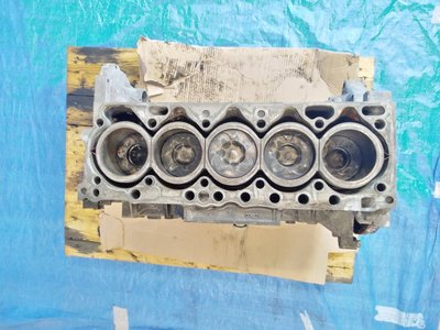 31316735D5204T2 volvo v70 3 2.0 d3 163km блок двигатель вниз d5204t2
