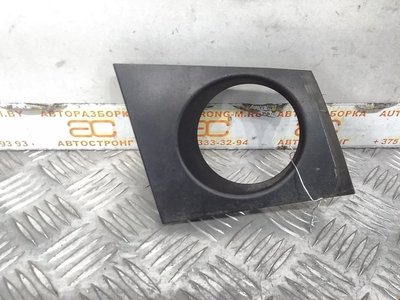 8200450494D Решетка (заглушка) в бампер правая Renault Megane 2 (-) 2006 ,7701476908