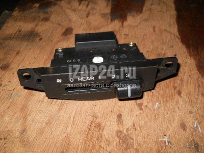 LC7361340 Блок управления отопителем Mazda MPV II (LW) (1999 - 2006)
