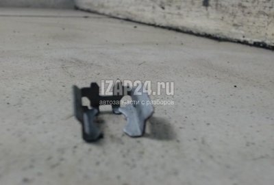 175715L30A Кронштейн форсунки Nissan Almera Tino (2000 - 2006)