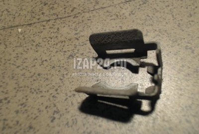 175715L30A Кронштейн форсунки Nissan Almera Tino (2000 - 2006)