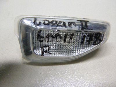 261601801R Повторитель на крыло правый белый Renault Sandero 2014