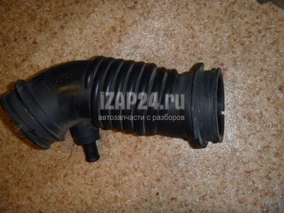 1775237030 Патрубок воздушного фильтра Toyota Auris (E15) (2006 - 2012)