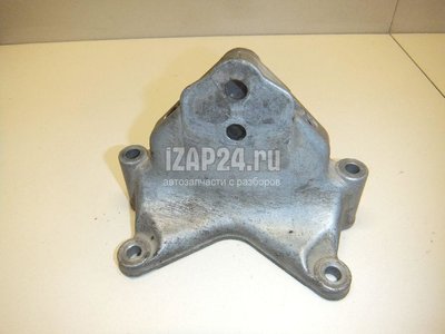 7L0399649B Кронштейн опоры КПП VAG Touareg (2002 - 2010)