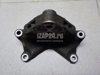 7L0399649B Кронштейн опоры КПП VAG Touareg (2002 - 2010)