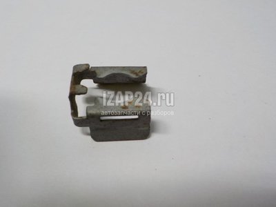 175715L30A Кронштейн форсунки Nissan Almera Tino (2000 - 2006)