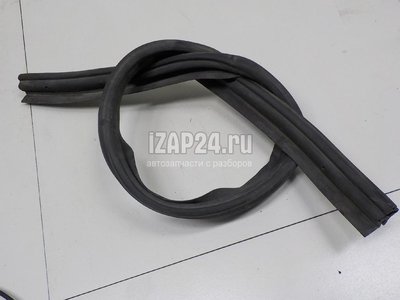 668300007R Уплотнитель капота Renault Megane III (2009 - 2016)