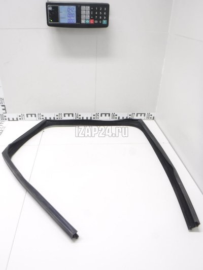 LR082982 Уплотнитель стекла двери Land Rover Discovery V 2017