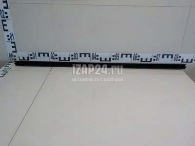 1T0837472B9B9 Уплотнитель стекла двери VAG Touran (2003 - 2010)